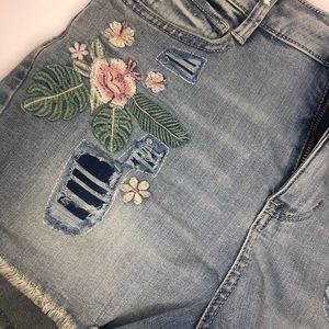 Beautifully Embroidered Arizona Jean Co. Shorts, 9